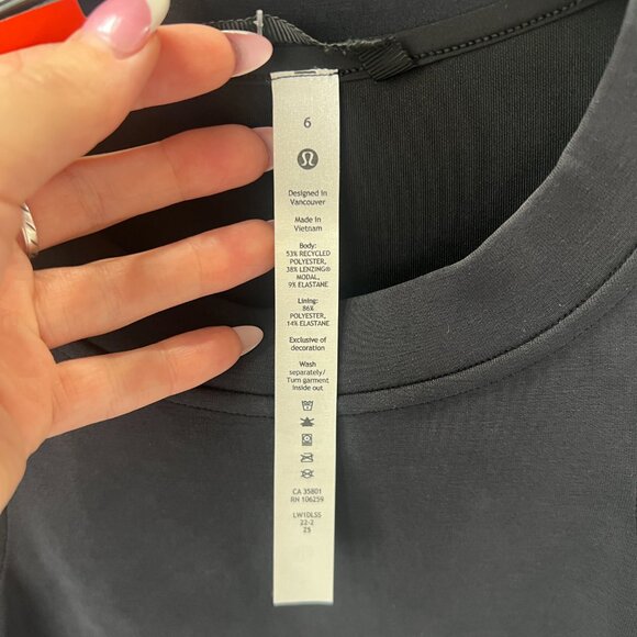 $128 Lululemon Charcoal Black Softstreme Back In Action Dress size 6 - Picture 7 of 7